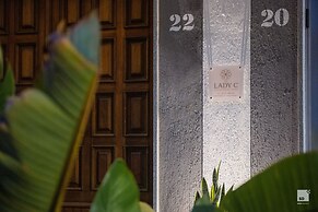 The Lady C - High Apartments