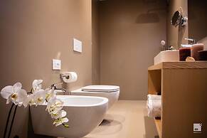 The Lady C - High Apartments