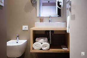 The Lady C - High Apartments