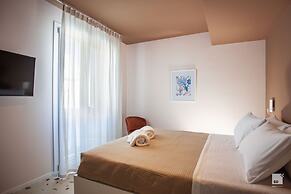 The Lady C - High Apartments