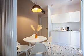 The Lady C - High Apartments