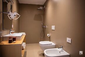 The Lady C - High Apartments