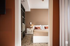 The Lady C - High Apartments