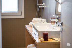 The Lady C - High Apartments