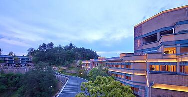 Bright QiandaoLake Resort