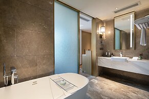 Bright QiandaoLake Resort