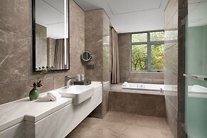 Bright QiandaoLake Resort