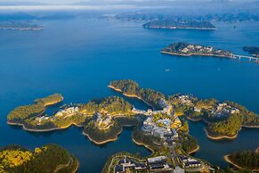 Bright QiandaoLake Resort