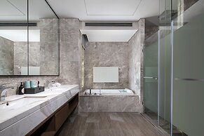 Bright QiandaoLake Resort