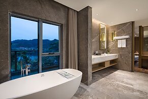 Bright QiandaoLake Resort