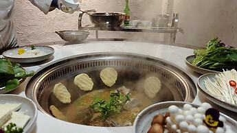 Bright QiandaoLake Resort