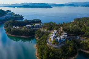 Bright QiandaoLake Resort