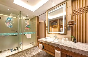 Bright QiandaoLake Resort