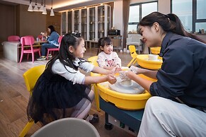 Bright QiandaoLake Resort