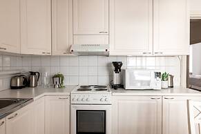 2ndhomes Bright 2BR Apartment