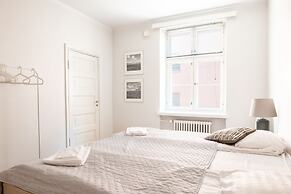 2ndhomes Bright 2BR Apartment