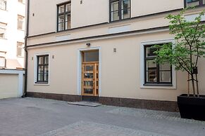 2ndhomes Bright 2BR Apartment