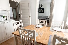 2ndhomes Bright 2BR Apartment