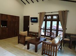 Sigiriya Cashew Palace Resort
