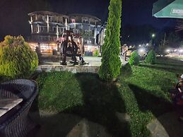 Rey Hotel & Restorant