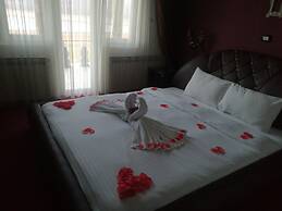 Rey Hotel & Restorant