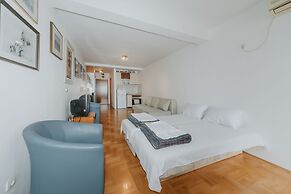 Sea view studio Tibor