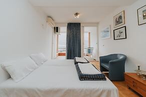 Sea view studio Tibor