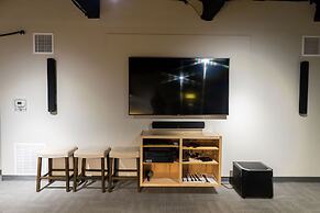 Luxury 4 bedroom Condo Short Walk to Bourbon Street