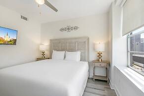 Luxury 4 bedroom Condo Short Walk to Bourbon Street