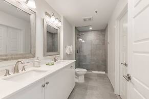 Luxury 4 bedroom Condo Short Walk to Bourbon Street