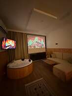 Aurora Suit Bungalov