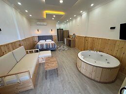 Aurora Suit Bungalov