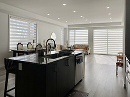 Luxurious Waterfront Retreat