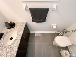 Luxurious Waterfront Retreat