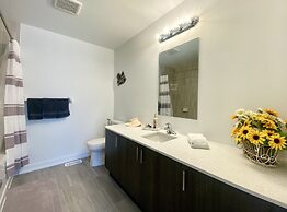 Luxurious Waterfront Retreat