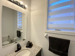 Luxurious Waterfront Retreat