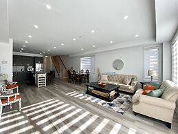 Luxurious Waterfront Retreat