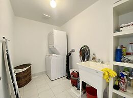 Luxurious Waterfront Retreat