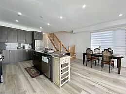 Luxurious Waterfront Retreat