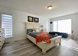 Luxurious Waterfront Retreat