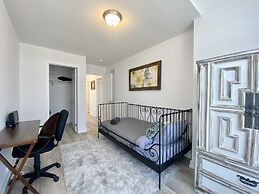 Luxurious Waterfront Retreat