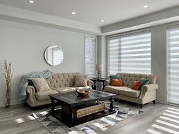 Luxurious Waterfront Retreat