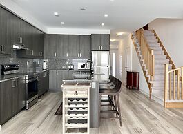 Luxurious Waterfront Retreat