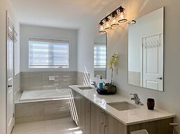 Luxurious Waterfront Retreat