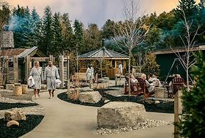 Luxurious Waterfront Retreat