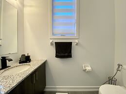 Luxurious Waterfront Retreat