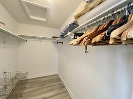 Luxurious Waterfront Retreat