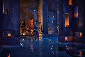 Luxurious Waterfront Retreat