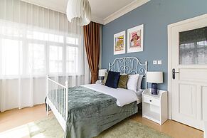 Chic and Cozy Flat Near Istiklal Street in Beyoglu