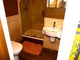 Sexy Luxurious Versace Apartment Near Sheffield